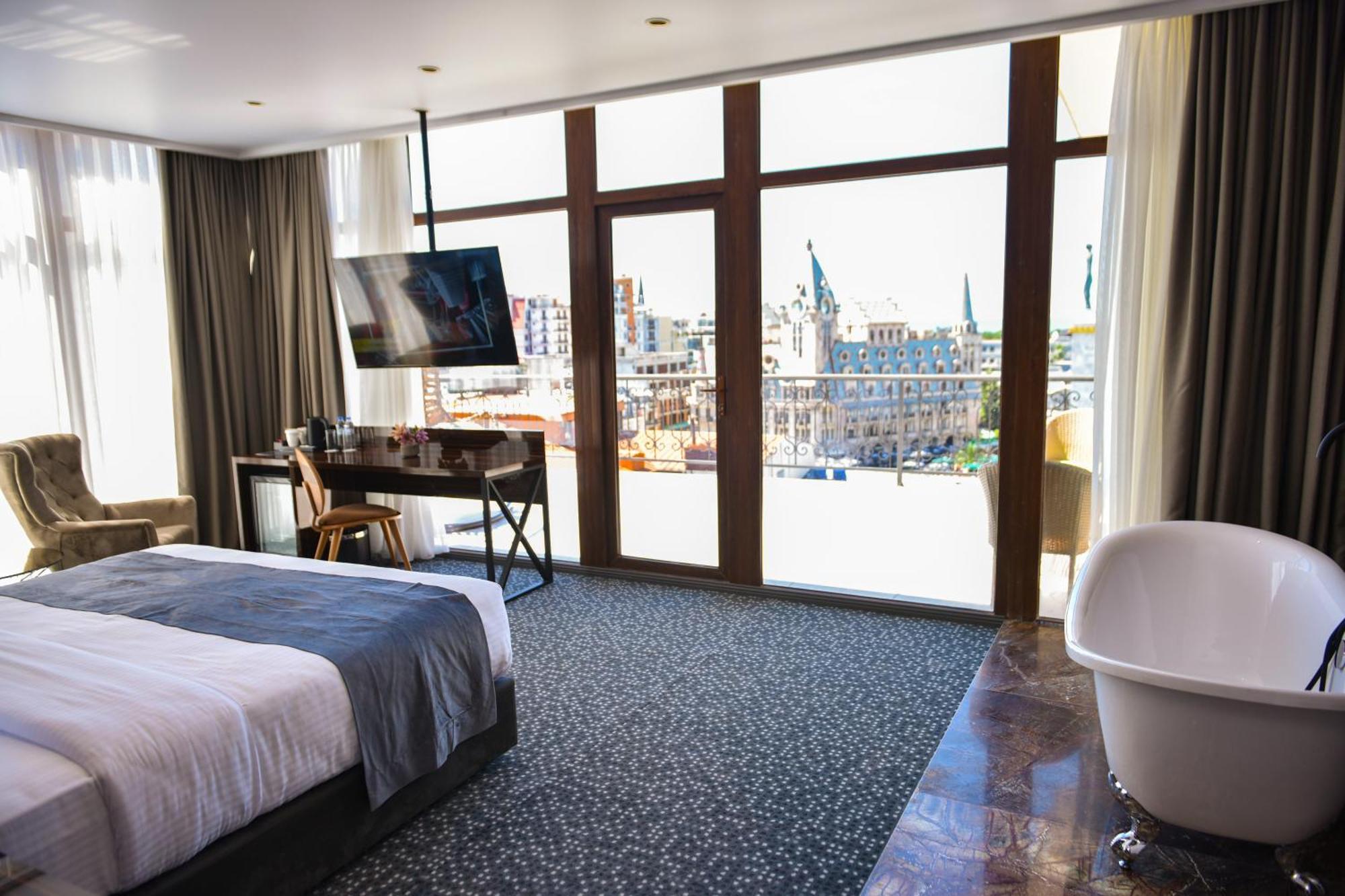 Hotel Monarch Μπατούμι Εξωτερικό φωτογραφία