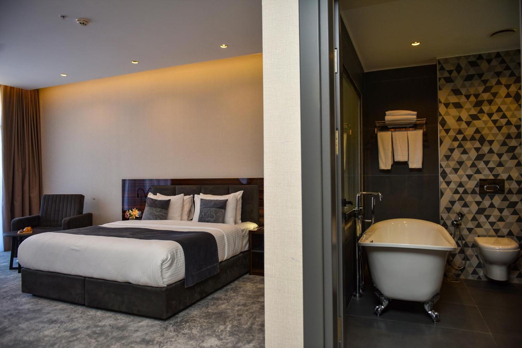 Hotel Monarch Μπατούμι Εξωτερικό φωτογραφία
